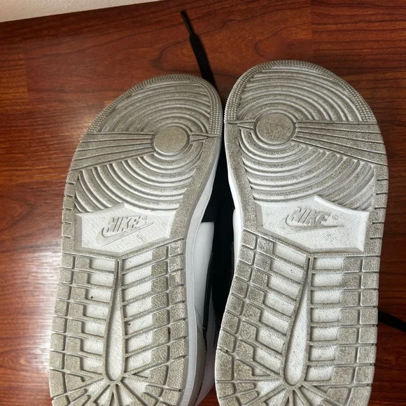 Nike Air Jordans Black and White High-Top Sneakers in crackle leather - Picture 9 of 15